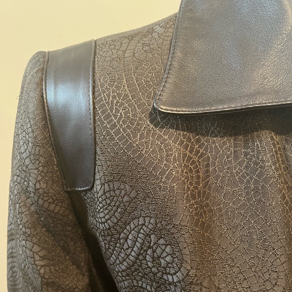 Linda Allard Ellen Tracy Quilty Long Coat w/Leather Trim and belt - Picture 13 of 15